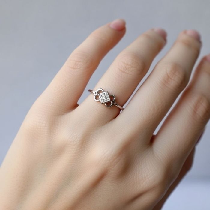 Sterling silver ring 16