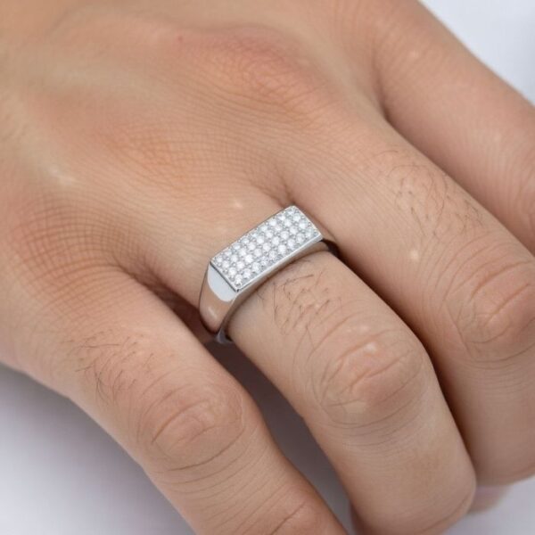 Ring hand 10