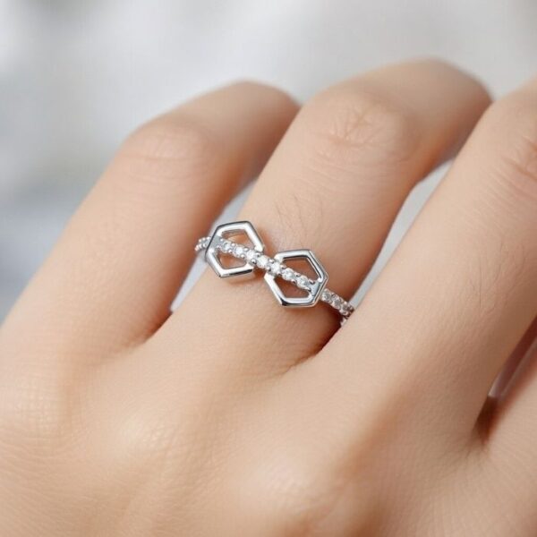 Ring hand 13 Ring hand 13