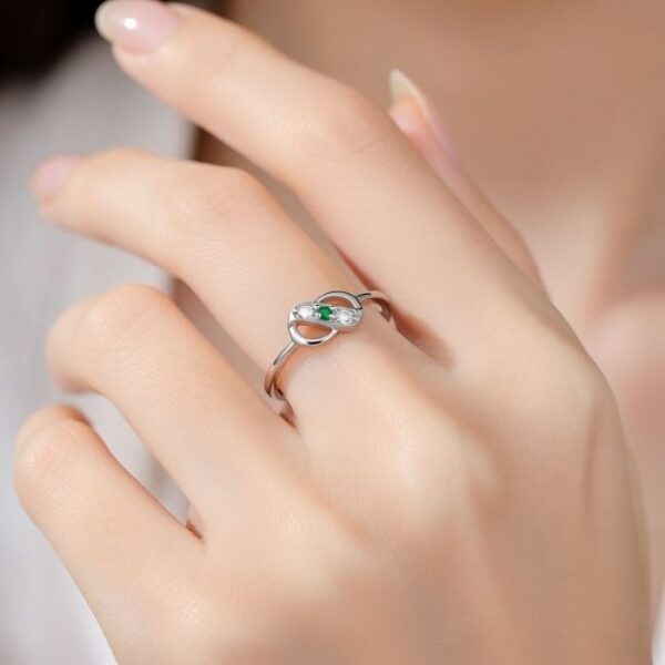 Ring hand 3