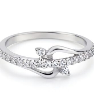 Elegant Design Silver Ring with Sparkling Stones