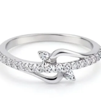 Elegant Design Silver Ring with Sparkling Stones