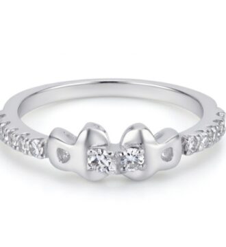 Elegant Crown Motif Silver Ring with Sparkling Stones