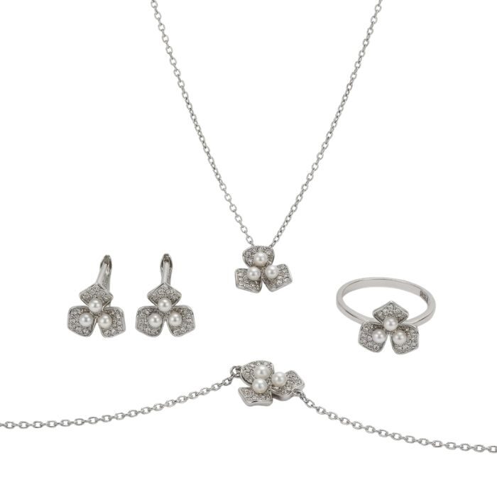 PEARL JEWELLERY SET (4)