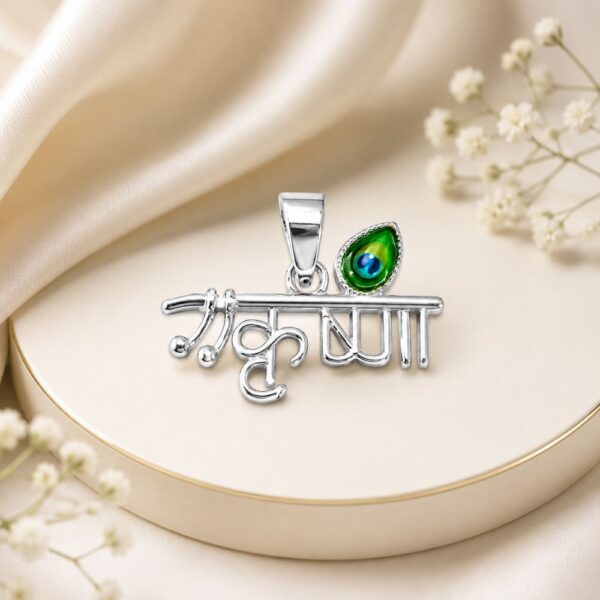locket (8) locket (8)